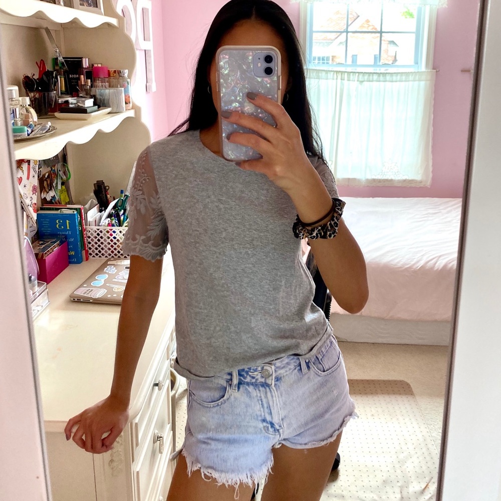 *4/$24* F21 Grey tee with lace sleeve detail